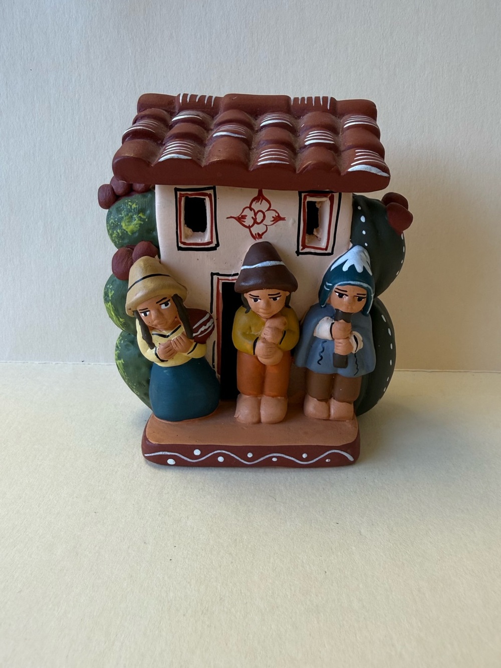 Vintage Peruvian Terra Cotta Folk Art Pottery House With 3 People Figurine